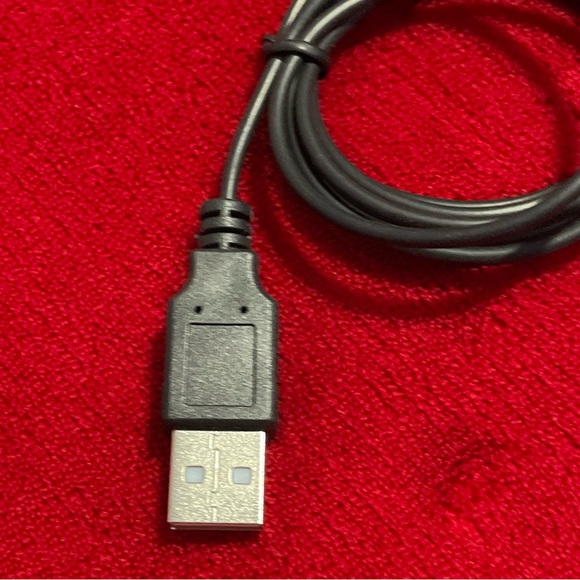 NEW LH-101 Black Car FM Transmitter with Charging Cable - Picture 8 of 11